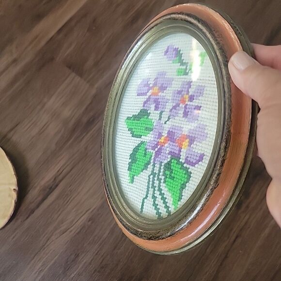 Pair Vintage Floral Needlepoint Flowers in Oval Frames Miss Matched 9x7 & 8x6.5 - Picture 9 of 14
